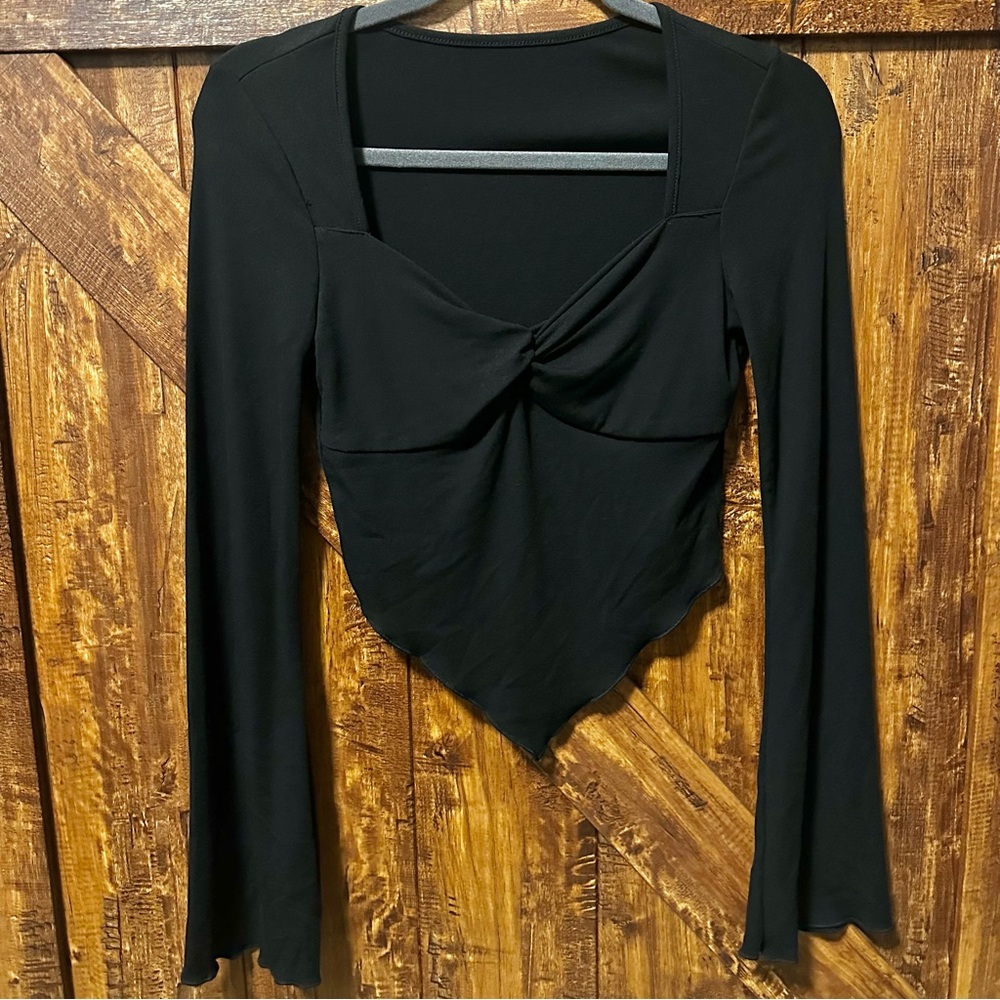 Ladies top by SHEIN. Black. Size: S.